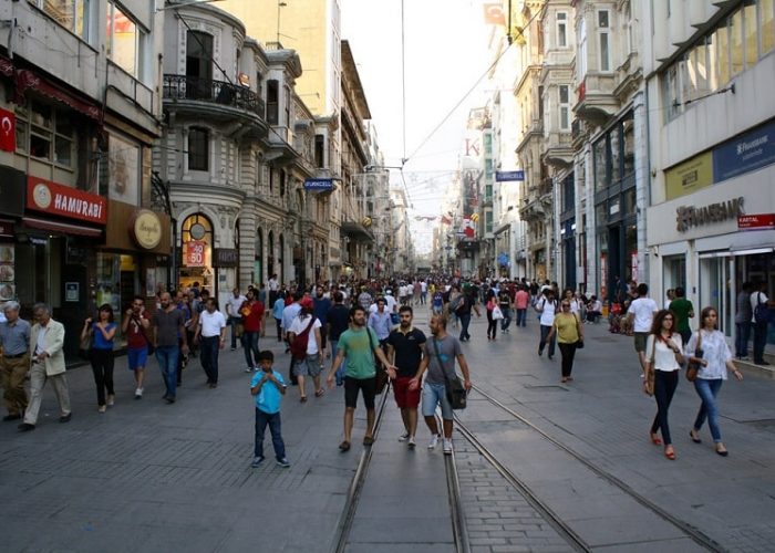 Menelusuri Jalanan Istanbul Sambil Belanja