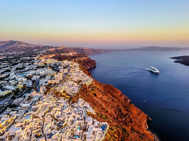 Liburan Yunani dan Santorini - Itinerary 7 Hari Liburan ke Yunani dan Santorini - Naik Feri Menuju Santorini
