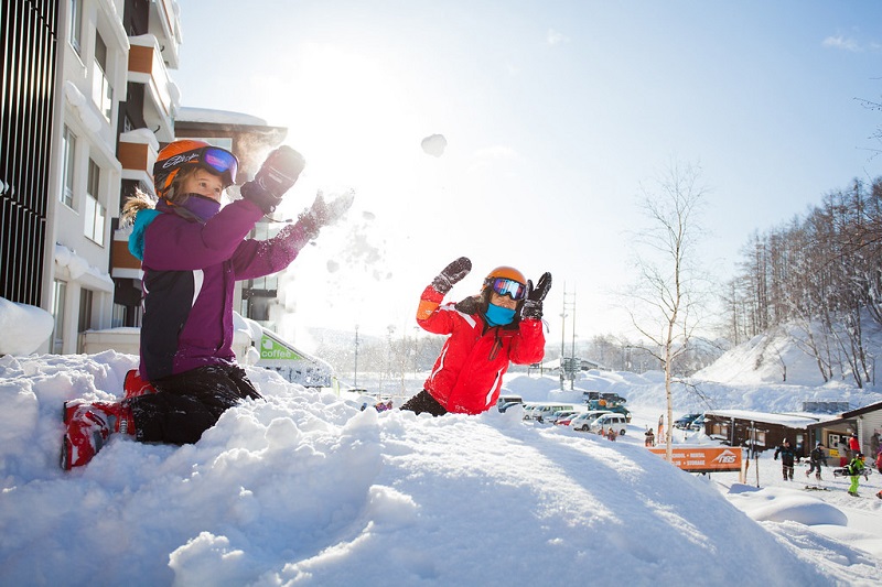 Aktivitas Seru Saat Liburan Musim Dingin di Jepang- Bermain Salju