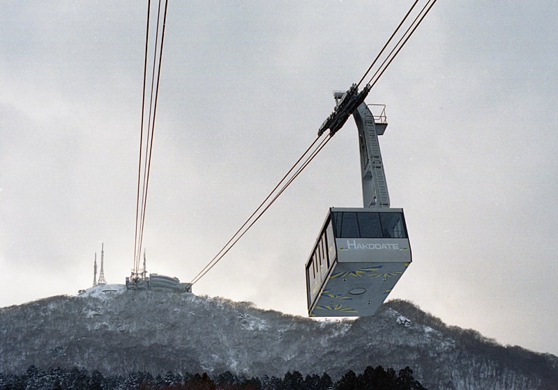 Aktivitas Seru Saat Liburan Musim Dingin di Jepang- Naik Cable Car Mount Hakodate