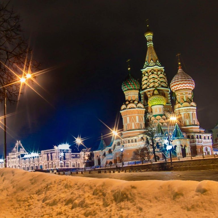 Mau Wisata di Rusia Ini Itinerary Liburan Musim Dingin Selama 10D - Red Square & St Basil Cathedral Moskow