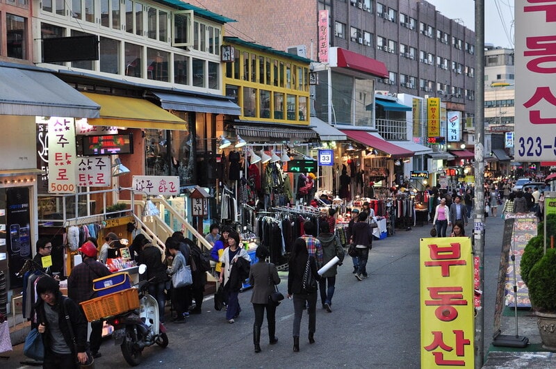 Hongdae Street - Sumber Flickr