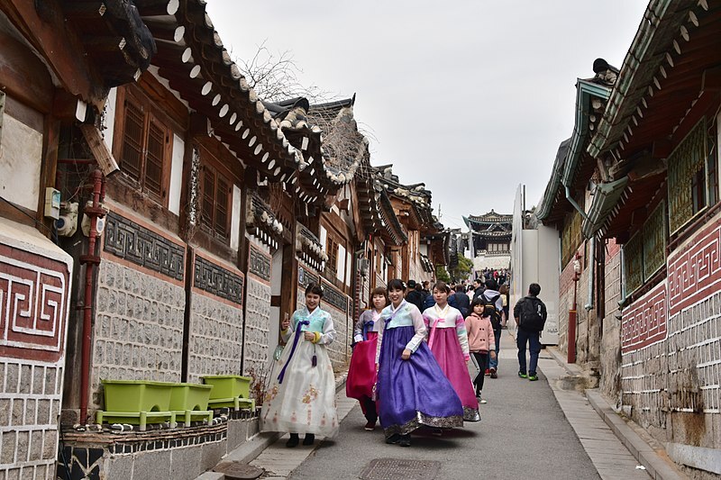 Spot Foto Instagramable di Seoul - Bukchon Hanok Village - Sumber Wikimedia