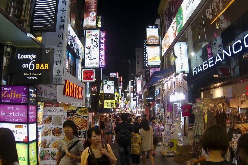Tempat Belanja Murah di Seoul - Myeongdong Street - Sumber Flickr