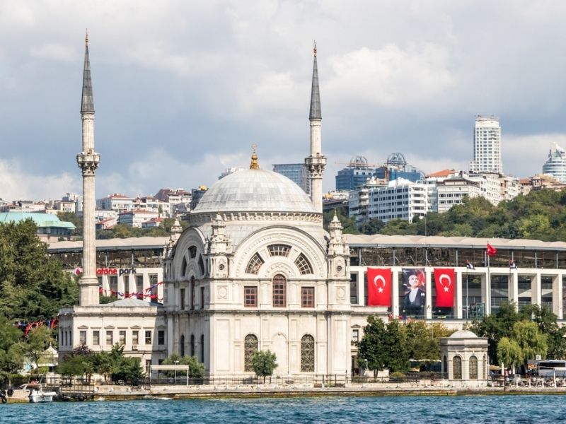 Masjid Dolmabahçe, Istanbul
