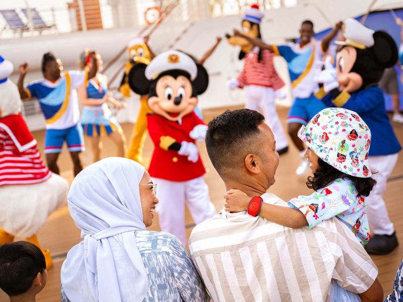 Beli Disney Adventure Cruise di Antavaya Gratis Plushies Exclusive