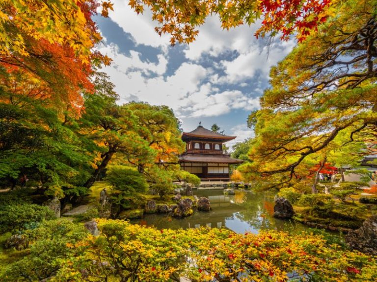 14 Kuil Cantik dan Bersejarah di Jepang yang Wajib Dikunjungi