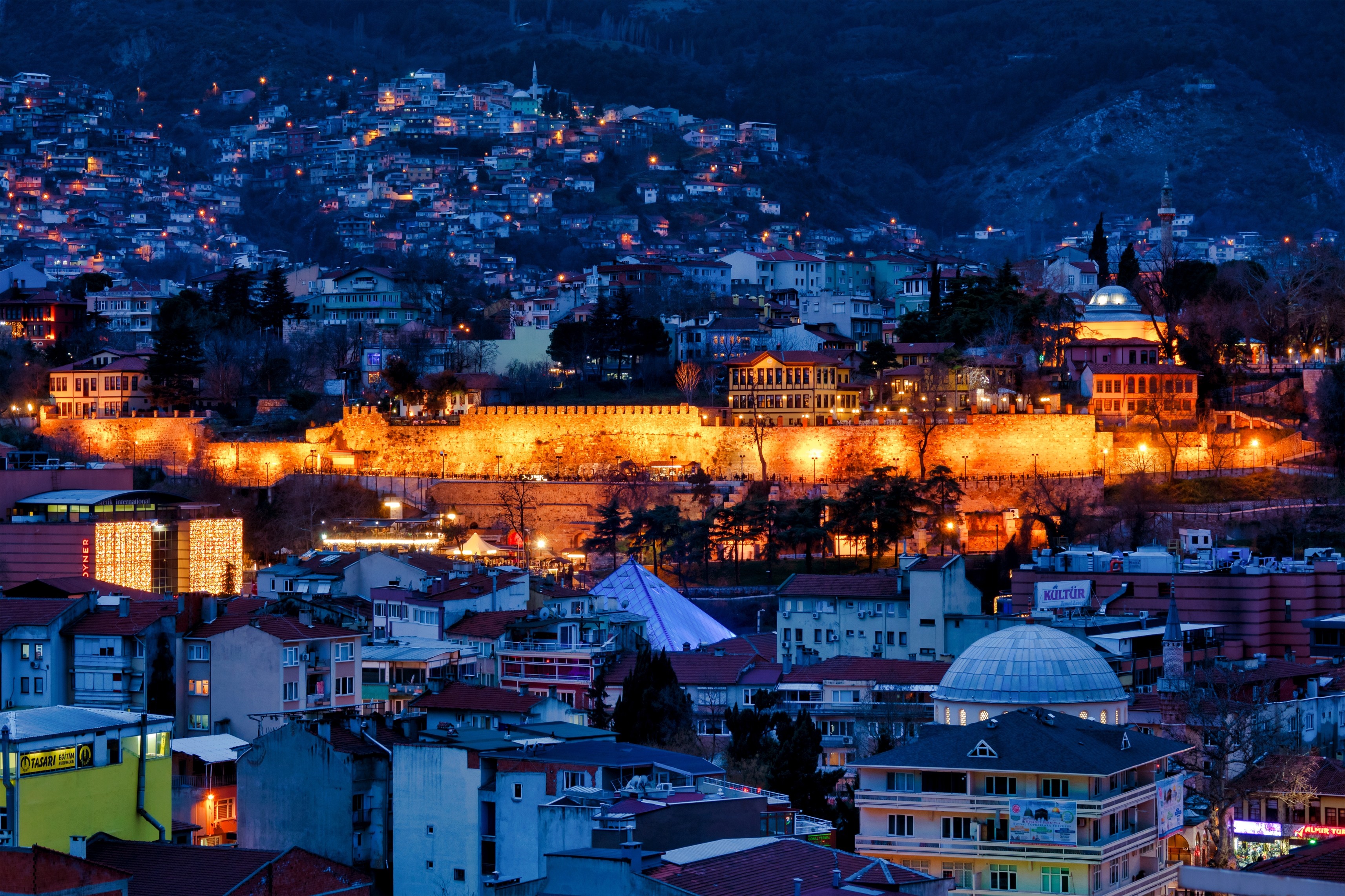 Pemandangan Tophane Citadel di Bursa Turki